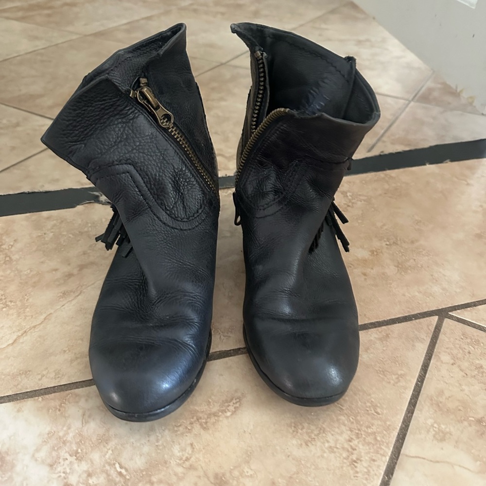 Sam Edelman size 9 western booties-black